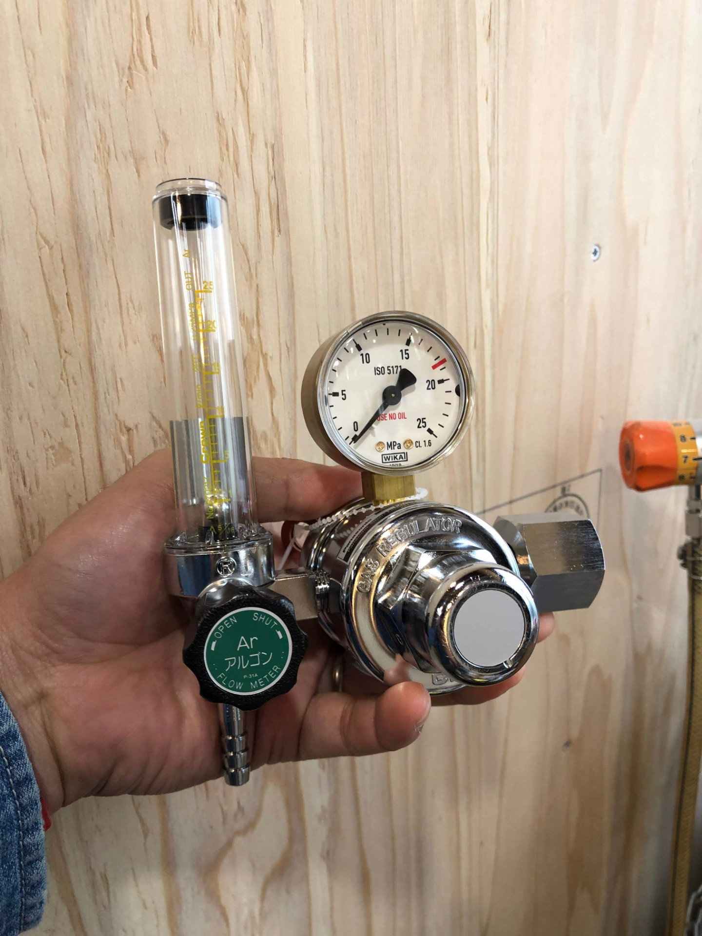 アルゴンガス流入器を交換