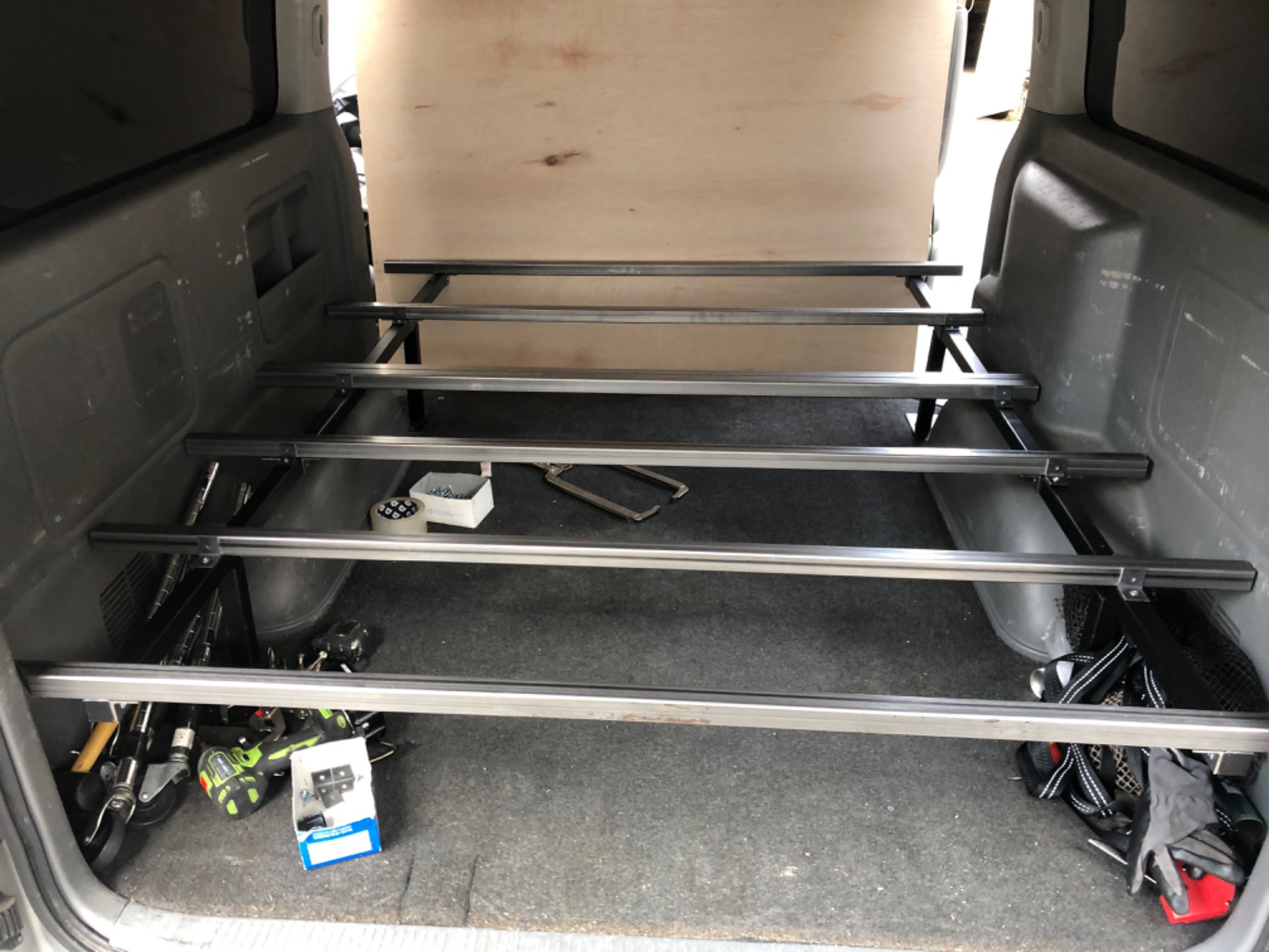 ハイエースのベッド補強をしました