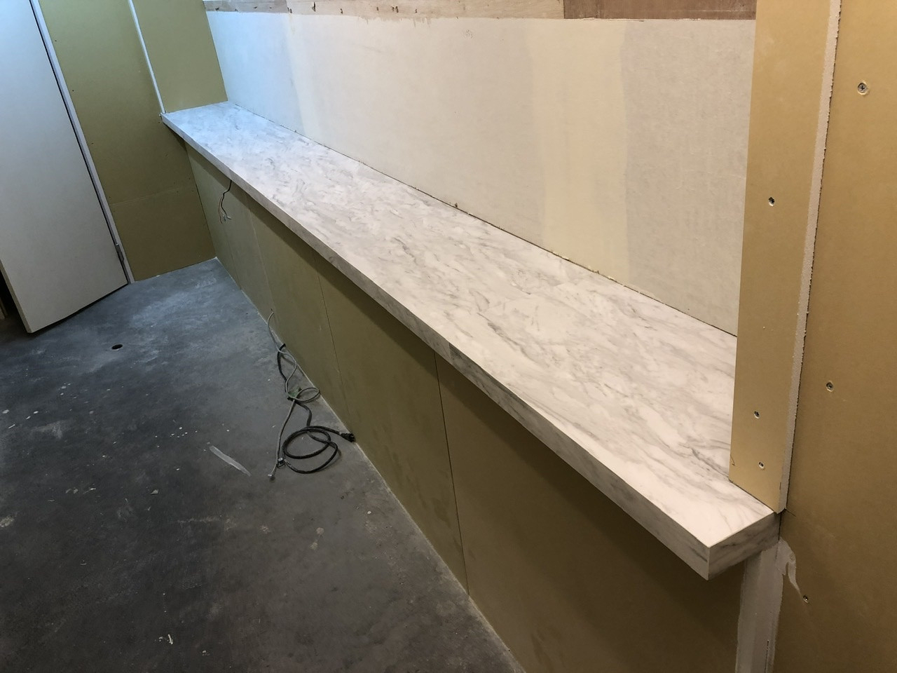 天満カフェキャバクラ｜カウンターメラミン張り替え工事