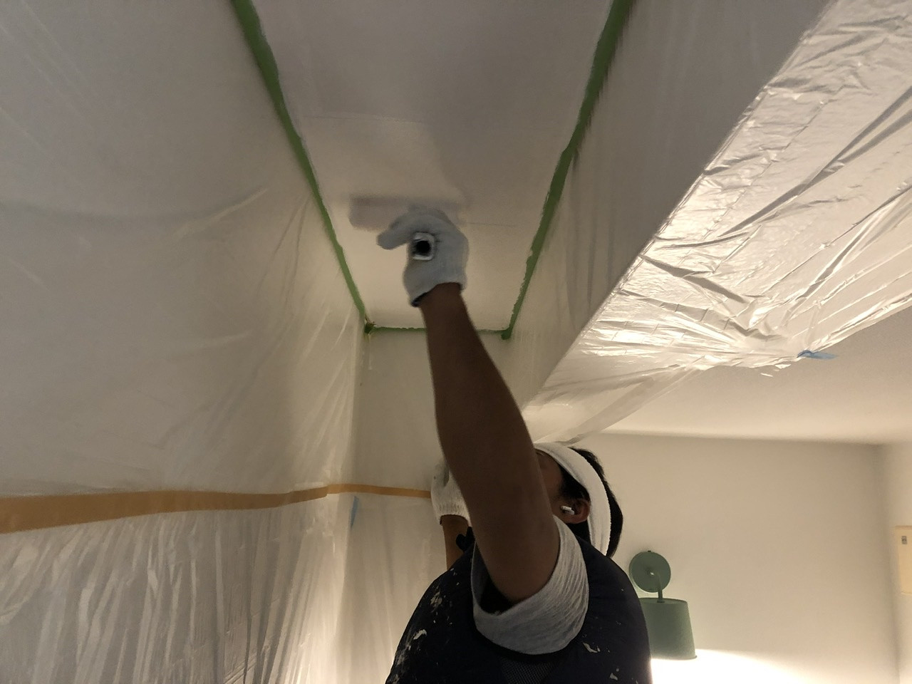 梅田のまつげエクステ店　天井塗装編