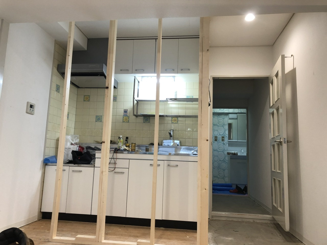 梅田　中崎町のまつげエクステ店　間仕切り工事編