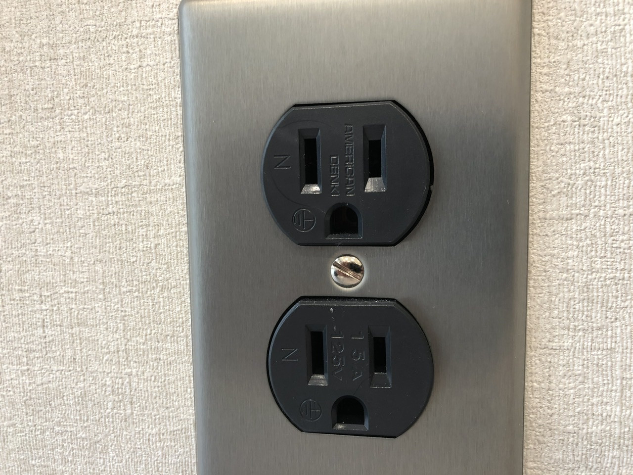 大阪梅田、中崎町のまつげエクステ、アイラッシュサロンの電気工事仕上げ辺