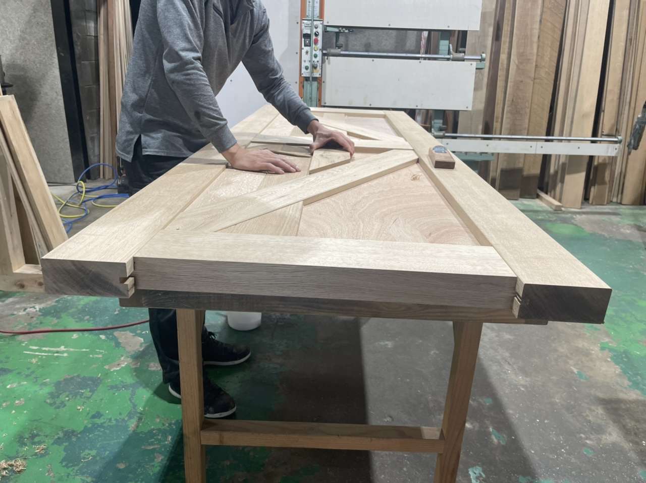 事務所の扉を作っております