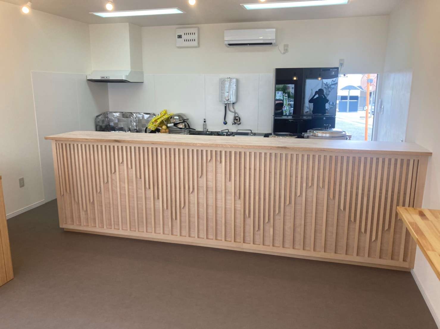 おにぎり屋さんのカウンター製作しました