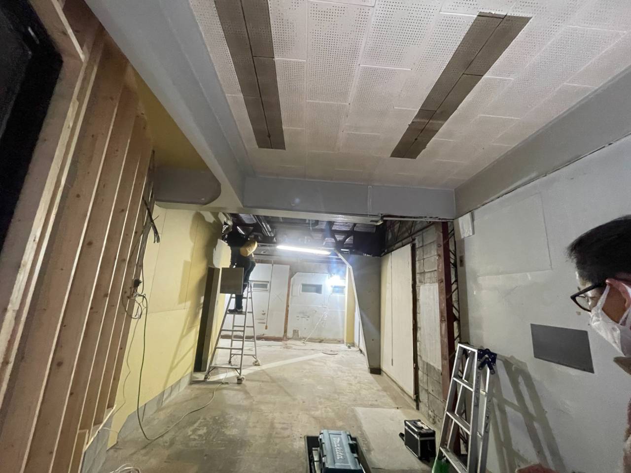 アメ村にて解体工事